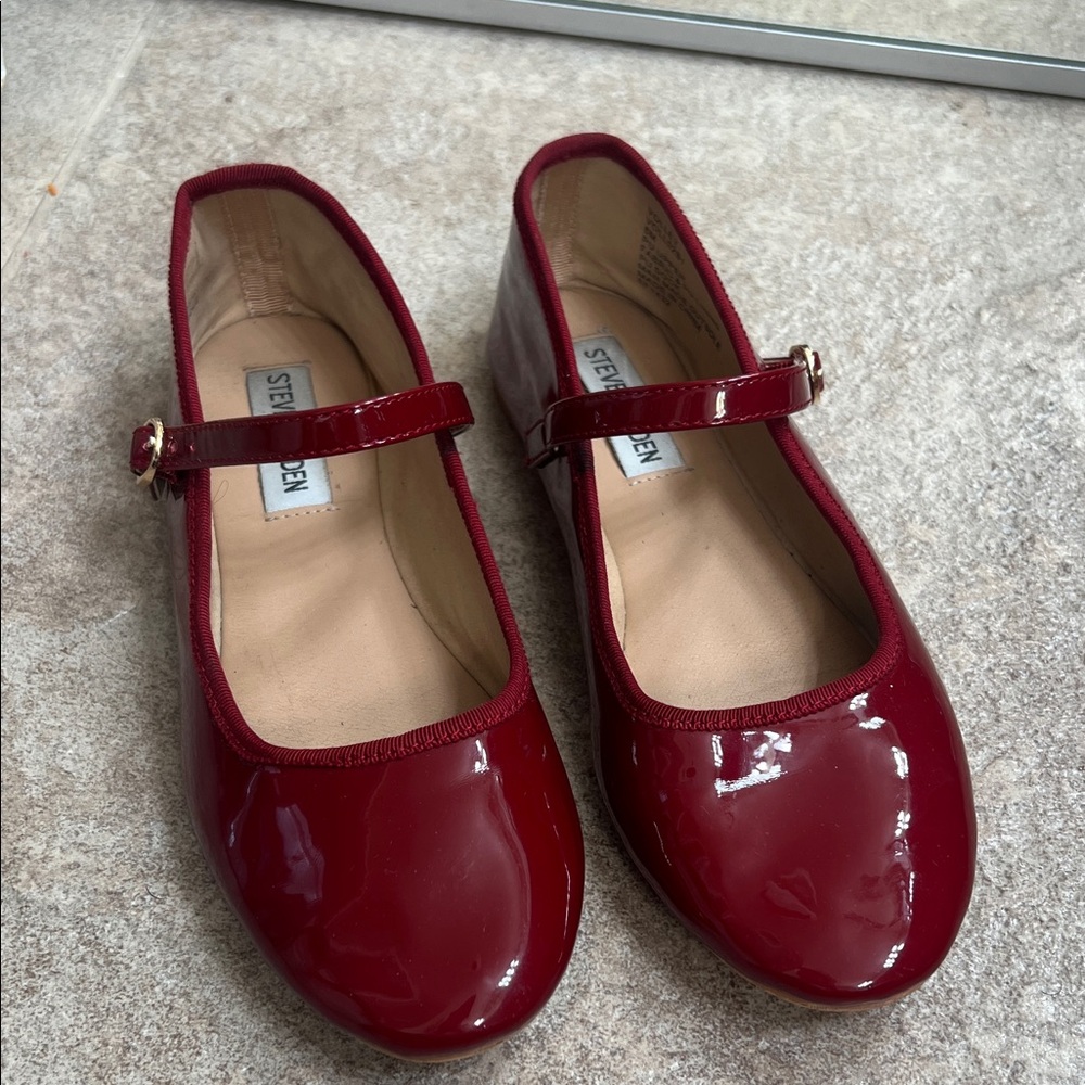 Steve Madden Burgundy Ballet Flats